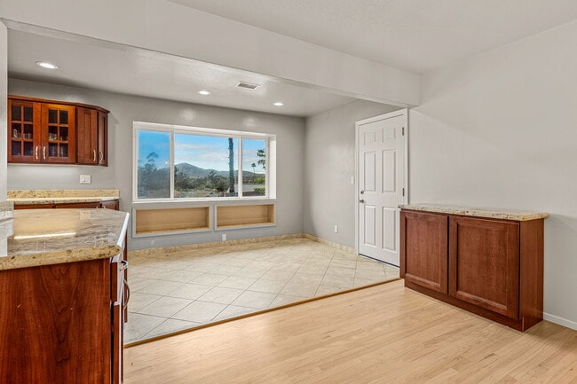 Building Photo - 9351 La Suvida Dr