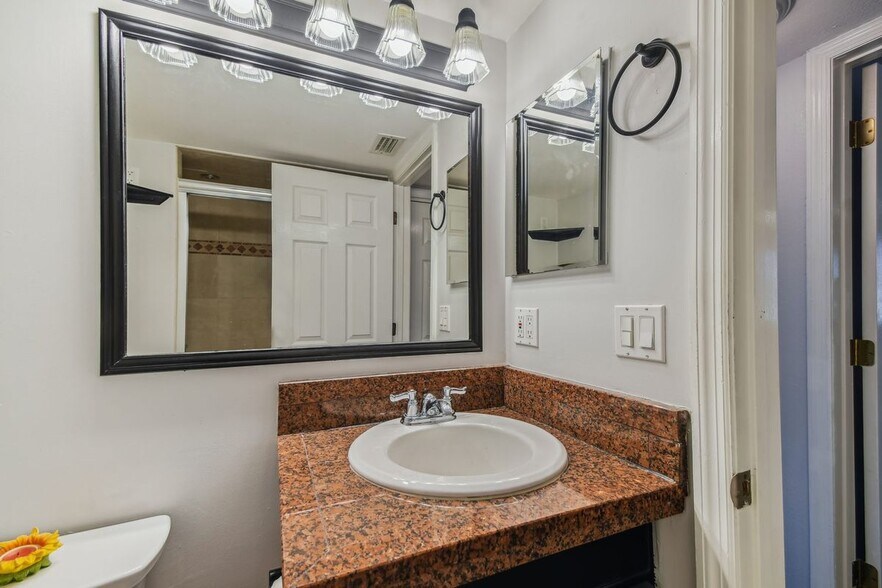 Building Photo - 5558 Baywater Dr