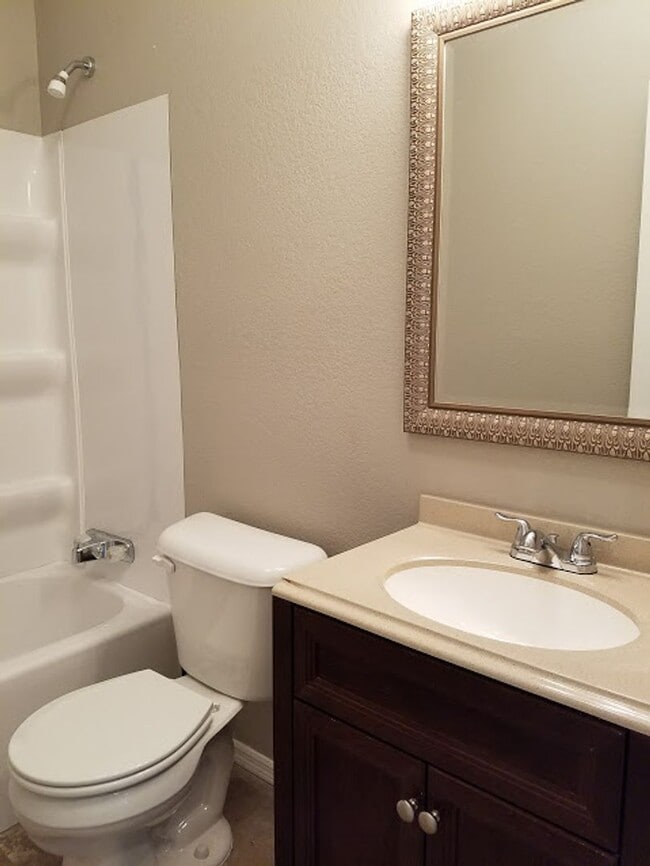 Building Photo - 3 Bed 2 Bath Bring your horses or livestock, the property is zoned agriculture