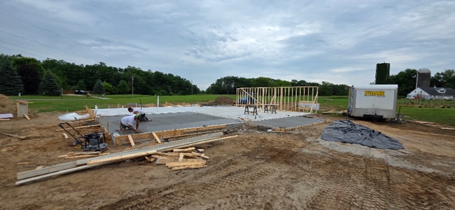 Building Photo - 2975 E Valley Rd