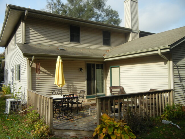 Private Deck - Backyard - 120 Hilly Oak Dr