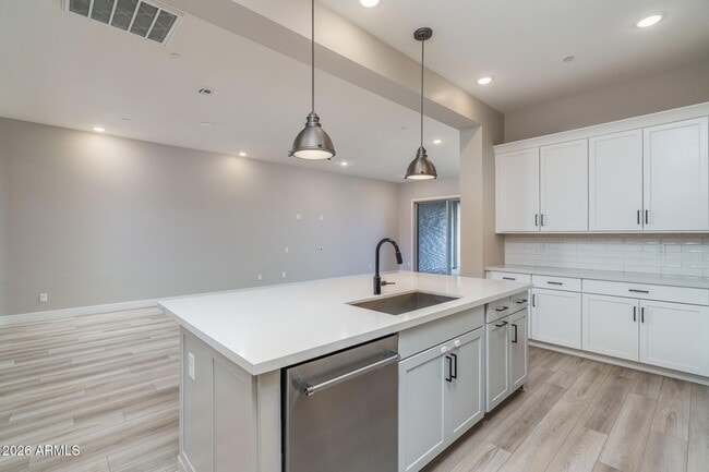 Building Photo - 14058 W Hubbell St