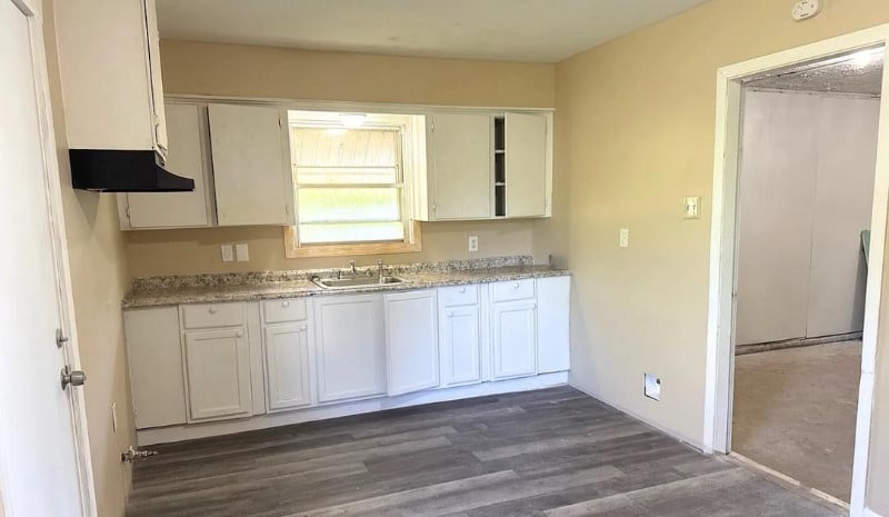 Building Photo - 2406 Sunny Dr