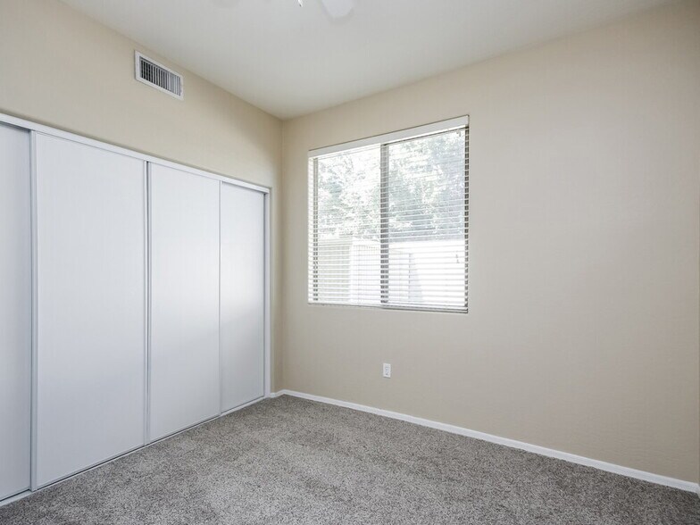 Building Photo - 1714 S Colonial Dr