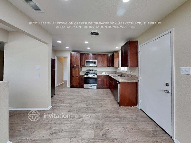 Building Photo - 27198 Norwood St