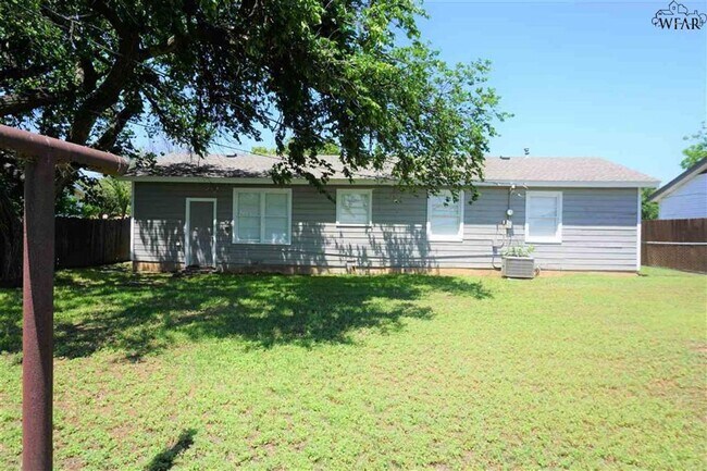 Building Photo - 3 Bedroom Iowa Park Home