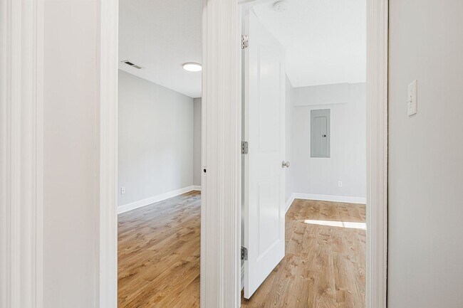 Building Photo - Newly Renovated 3-Bedroom Home with Modern...