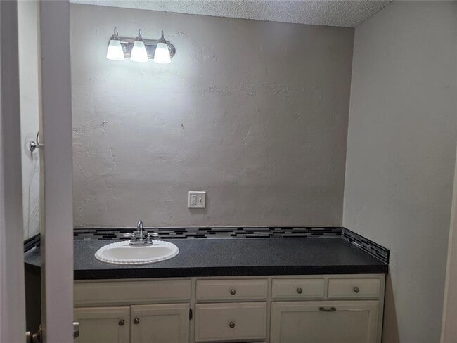 Building Photo - 317 Abilene Ave