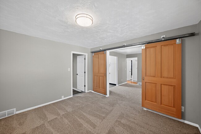 Building Photo - 26 Newland Ct