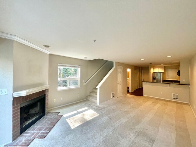 Building Photo - Great Condo For Rent