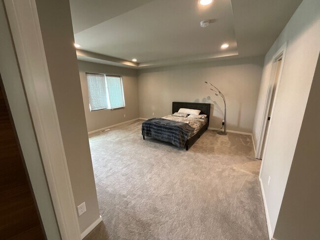 Building Photo - Stunning Black Diamond home-Ten Trails (Pinewood Plan) - Available Early to Mid June