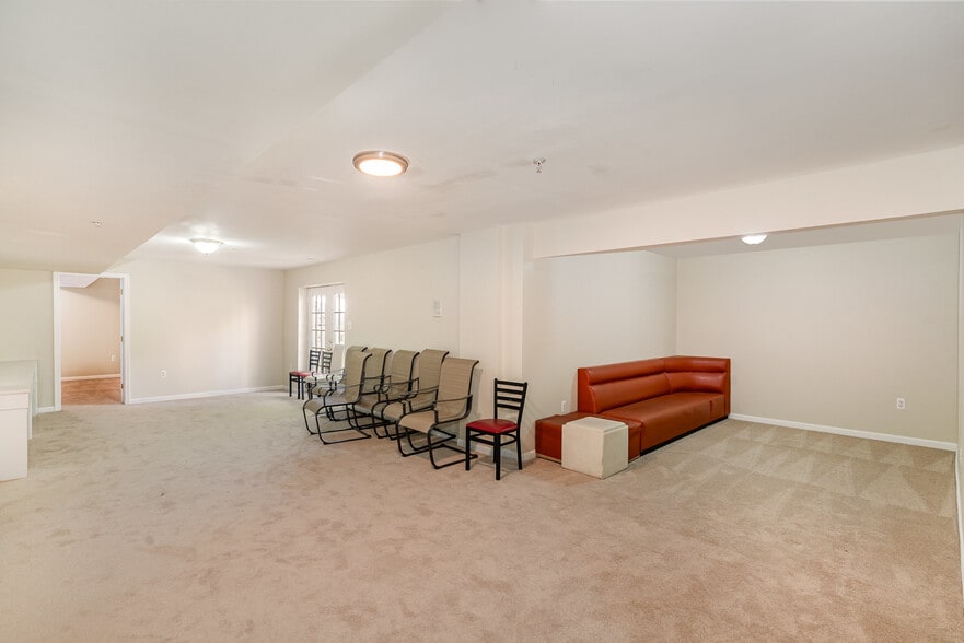 Building Photo - 200 Woodgreen Cir
