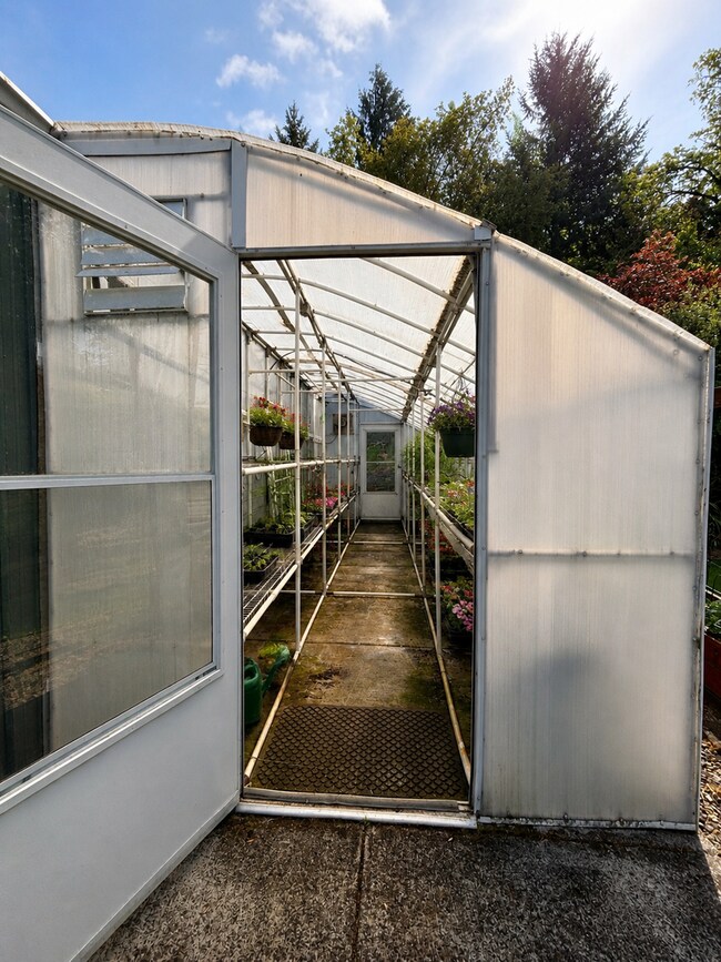 Building Photo - Rare 3-Acre 3BR Home in South Salem – Shops, Workspace & Greenhouses
