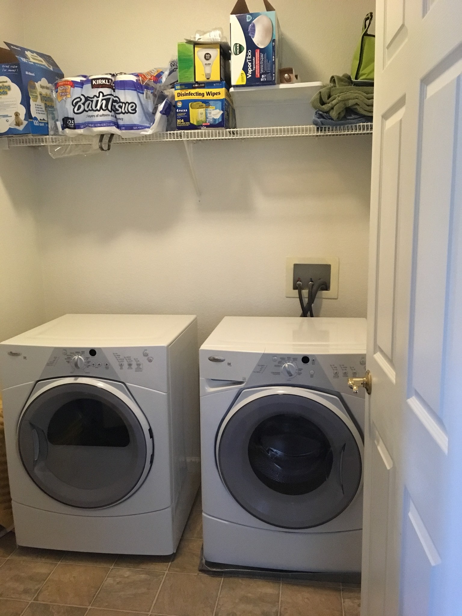 Laundry room - 3265 Monaghan St