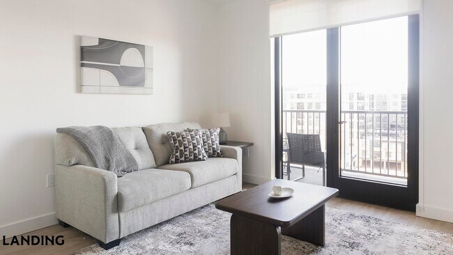 Building Photo - 1007 S Mint St