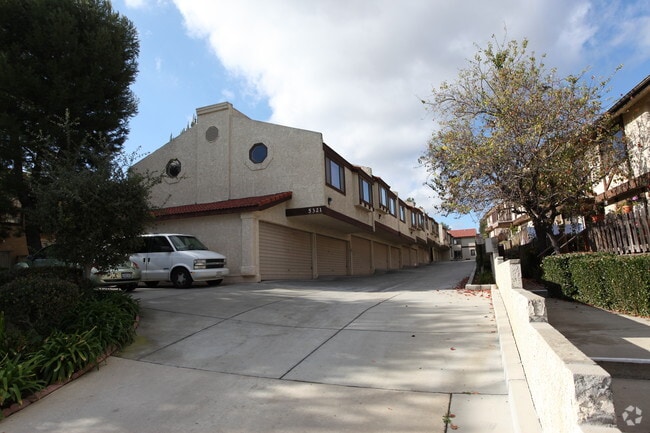 Building Photo - 5323 Colodny Dr