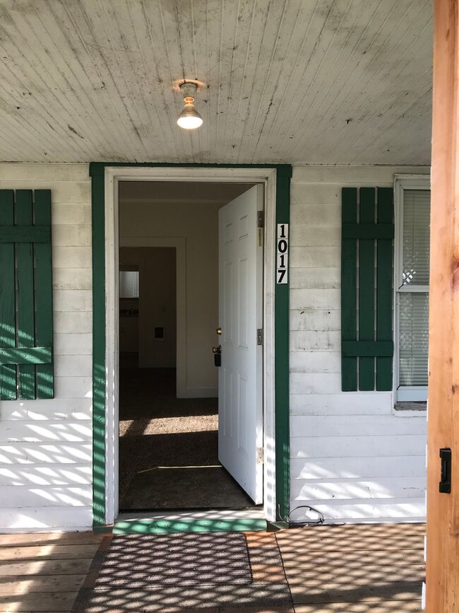 Building Photo - -R80C / $1200.00 / No showings until after...