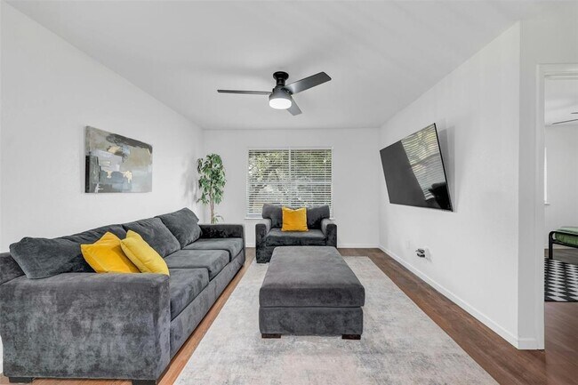 Building Photo - 1700 Palmetto Dr