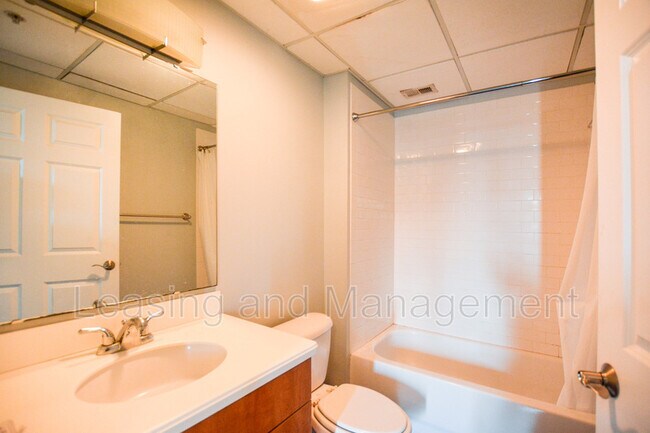 Building Photo - 1 Cool Blow St