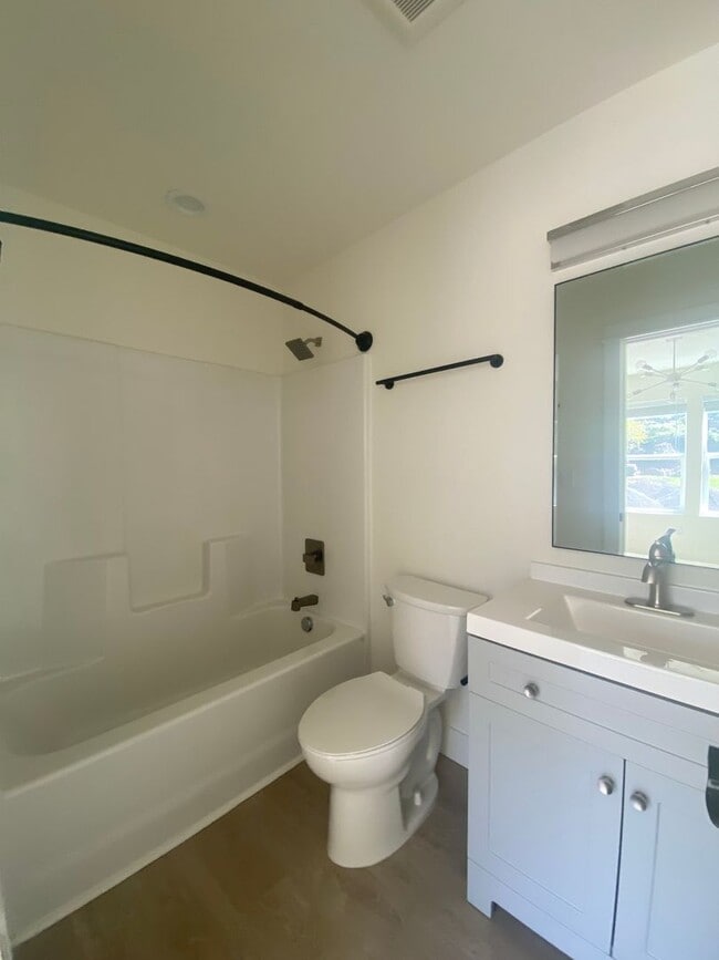 Building Photo - Newer 3 Bedroom Duplex with Gorgeous River Views!