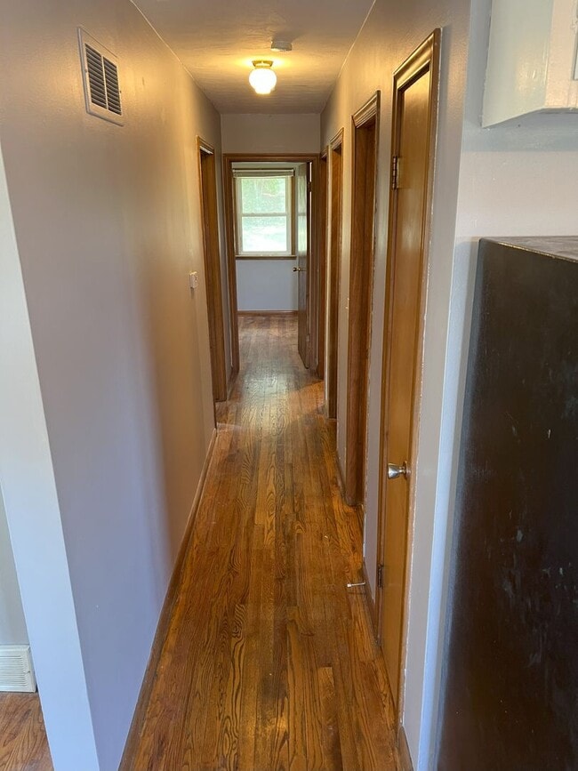 Building Photo - Bright & Spacious 3-Bedroom Home on Large ...