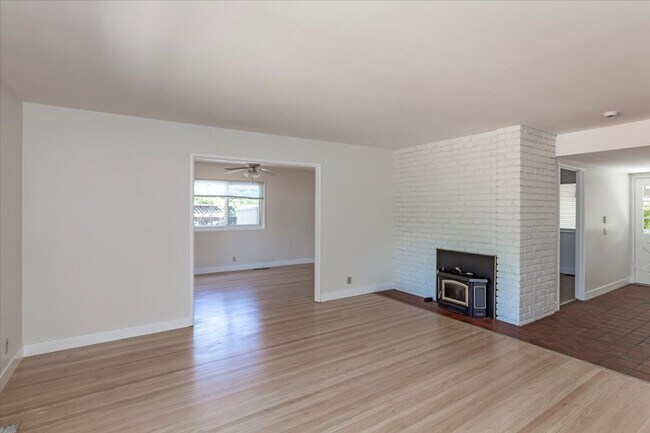 Building Photo - Terrific Sunnyvale Home