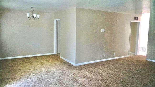 Building Photo - 3 bed 2 bath House with 2-Car Garage -- COMING SOON !!!