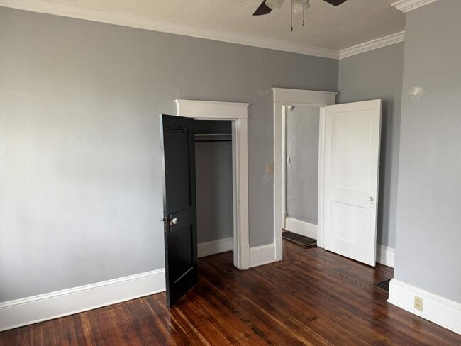 Building Photo - 1601 E Unaka Ave