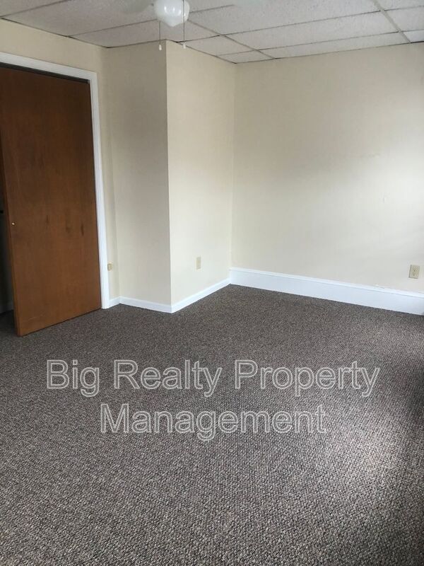 Building Photo - 70 N Main St