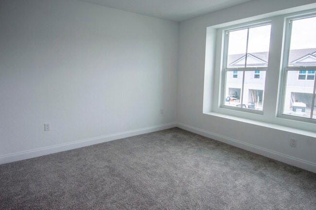 Building Photo - 171 SE Birch Ter