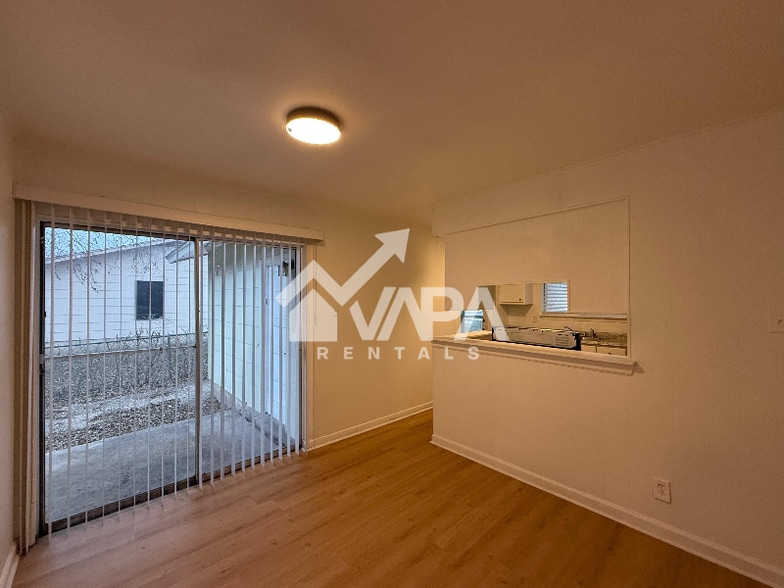 Building Photo - 4926 Lark Ave