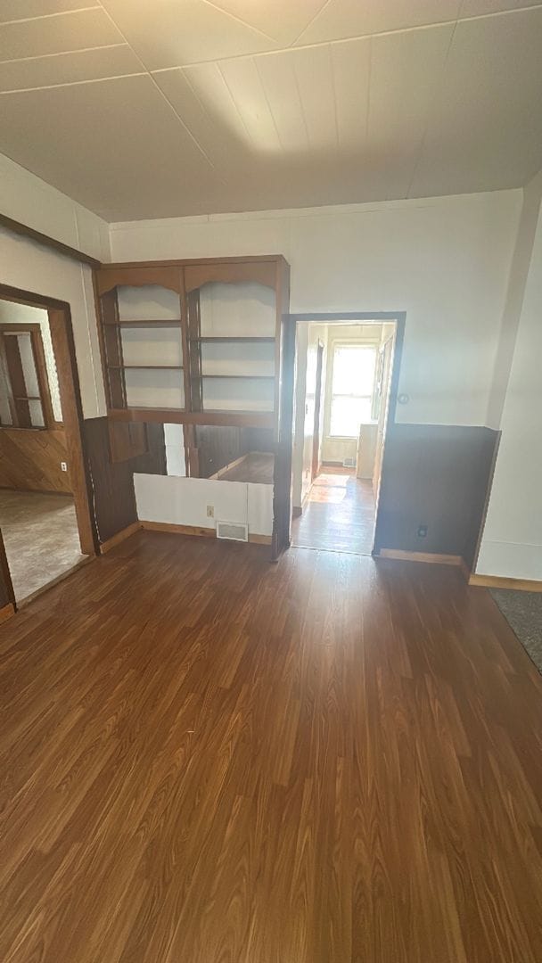 Building Photo - 3 Bedrooms, 1 Bathroom & w/upper loft Single Family with Garage - Staples