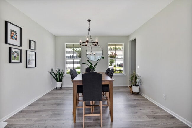 Building Photo - Lovely 4 Bedroom, 2 bath home in The Commons, Richmond Hill