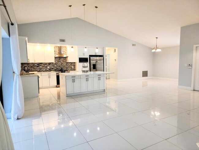 Building Photo - 14526 Paddock Dr