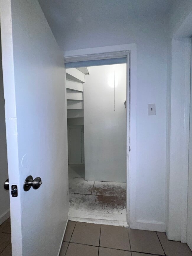 Building Photo - 8919 S Muskegon Ave