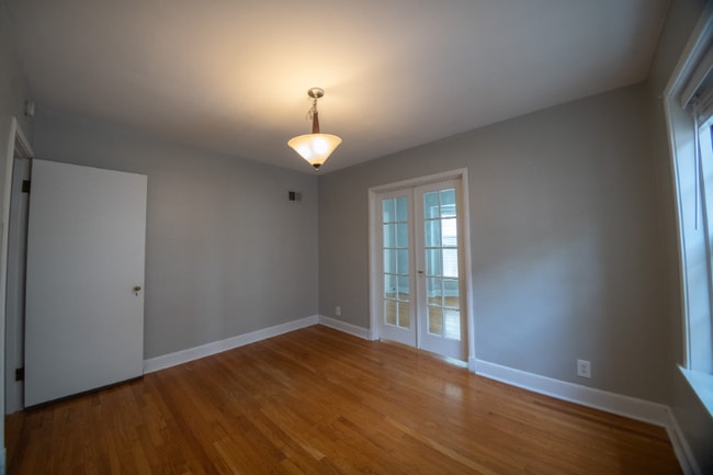 Building Photo - 6600 Nottingham Ave