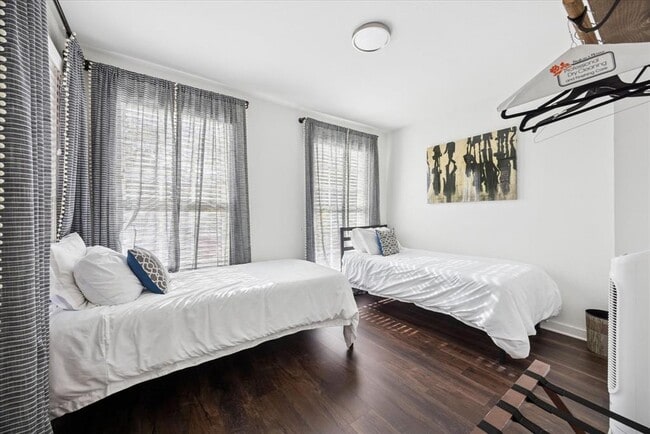 Building Photo - 604 Pressler St