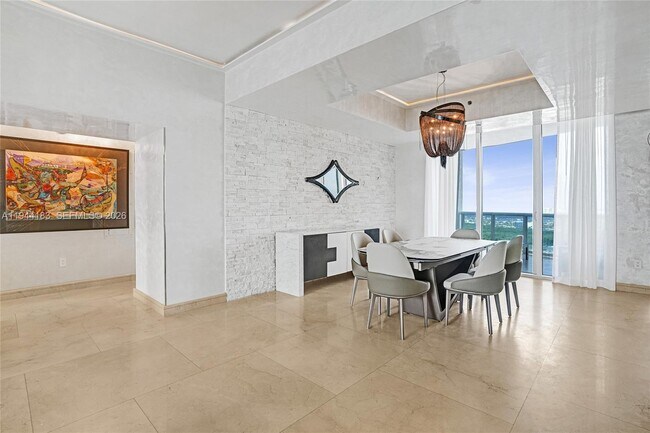 Building Photo - 15901 Collins Ave