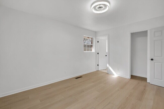 Building Photo - Freshly Remodeled 4 Bedroom 2 Bathroom Single Family Home.