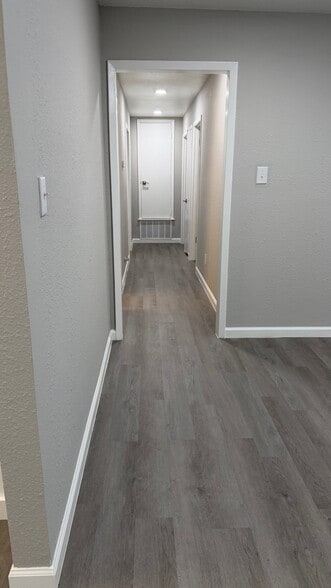 Building Photo - 611 Sand Ave