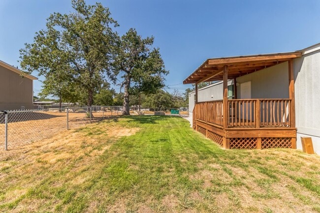 Building Photo - 105 E Briar Dr