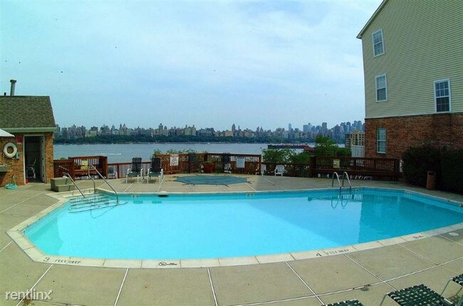 Building Photo - 3 br, 2.5 bath Townhome - 62 Bergen Ridge ...