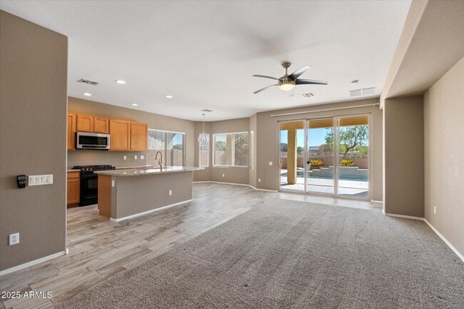Building Photo - 949 E Indian Wells Pl