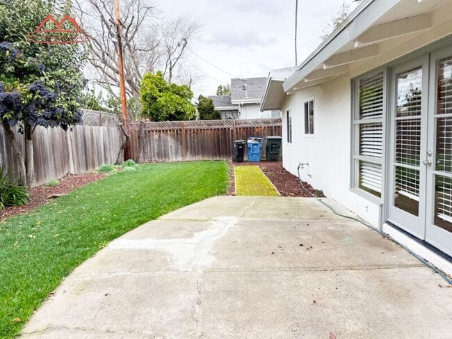 Building Photo - 855 Rorke Way