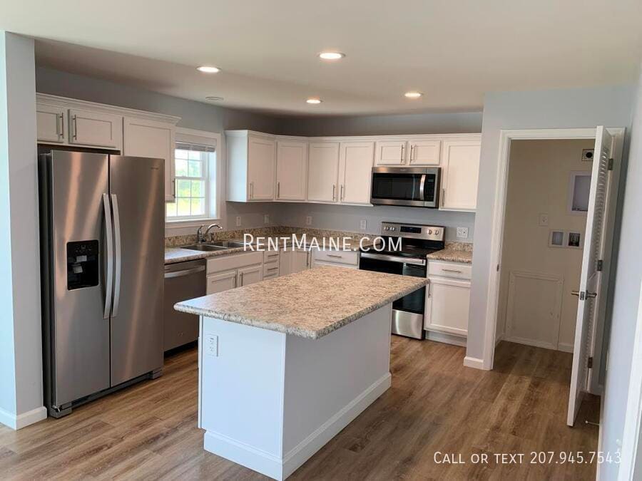 Building Photo - 208 Rocky Rdg Dr