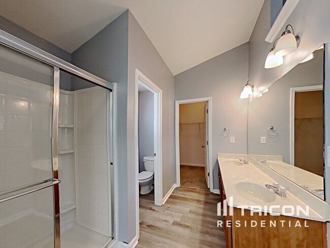 Building Photo - 247 Lantana Dr