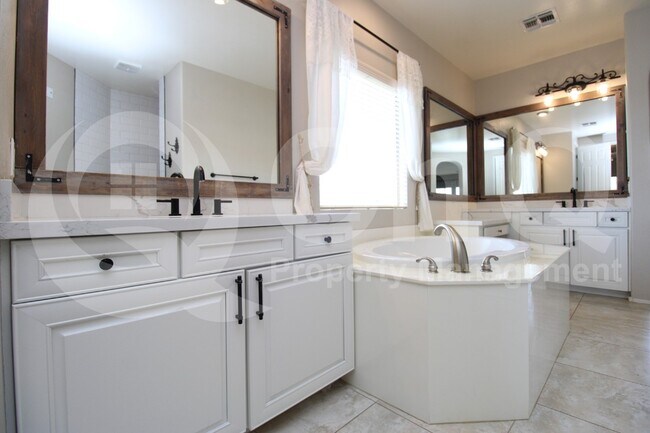 Building Photo - 12908 W Sierra Vista Dr