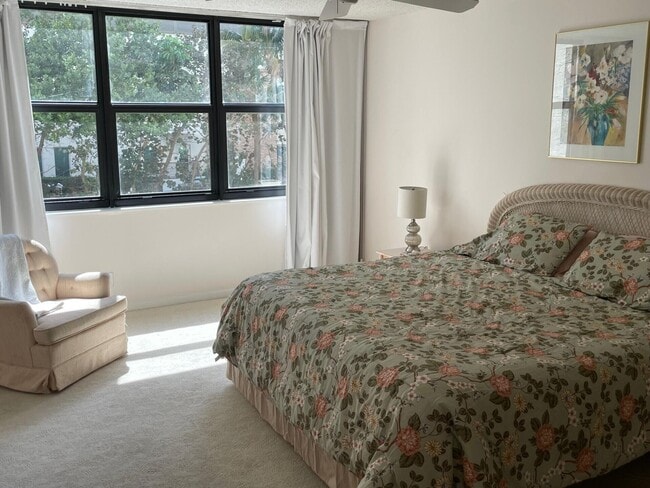 Building Photo - 3400 N Ocean Dr