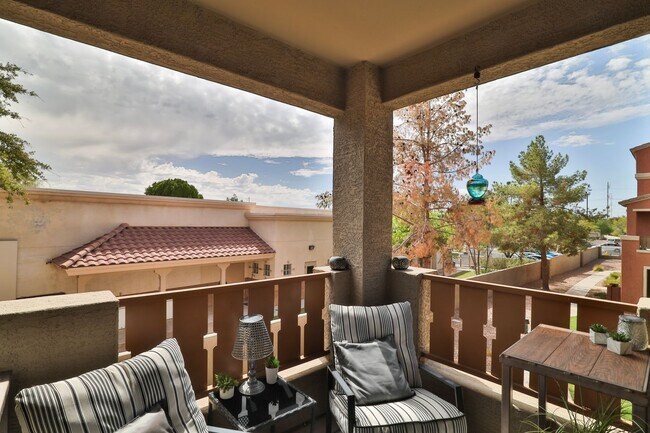 Building Photo - Furnished 2 bed / 2.5 bath Gilbert Condo i...