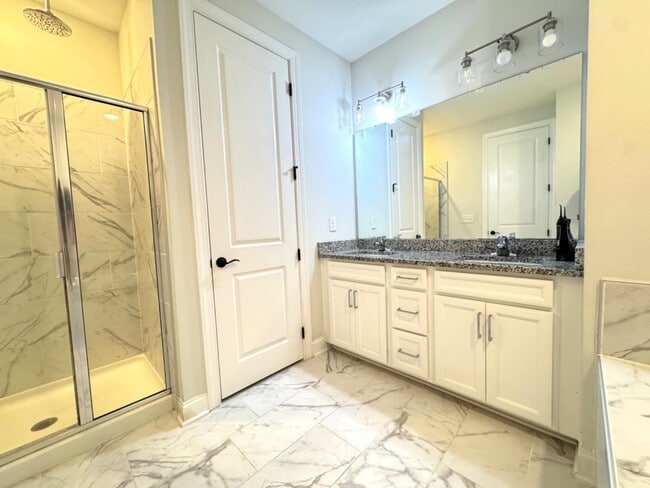 Building Photo - 4 Bedroom Luxury Townhome in Apex